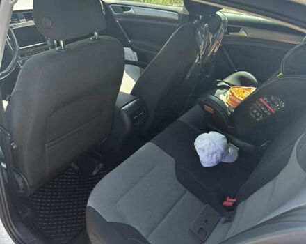 Белый Фольксваген e-Golf, объемом двигателя 0 л и пробегом 101 тыс. км за 12999 $, фото 8 на Automoto.ua