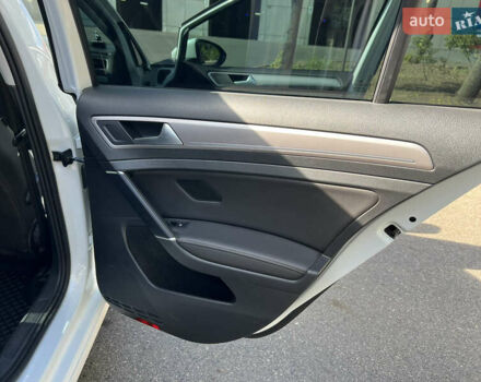 Білий Фольксваген e-Golf, об'ємом двигуна 0 л та пробігом 210 тис. км за 10500 $, фото 10 на Automoto.ua