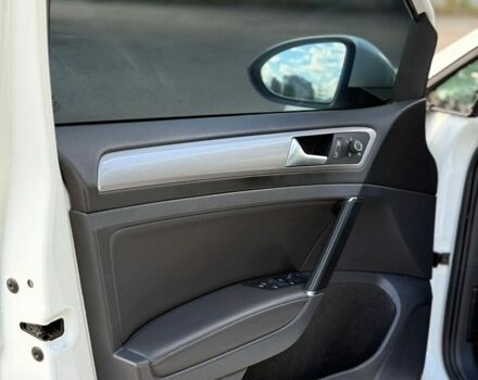 Белый Фольксваген e-Golf, объемом двигателя 0 л и пробегом 115 тыс. км за 9999 $, фото 18 на Automoto.ua