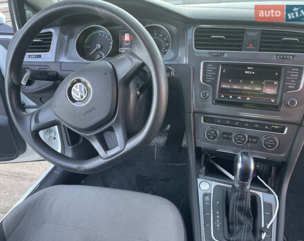 Белый Фольксваген e-Golf, объемом двигателя 0 л и пробегом 114 тыс. км за 12000 $, фото 5 на Automoto.ua