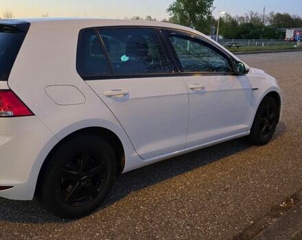 Белый Фольксваген e-Golf, объемом двигателя 1.6 л и пробегом 314 тыс. км за 9000 $, фото 15 на Automoto.ua