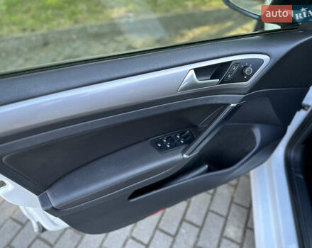 Белый Фольксваген e-Golf, объемом двигателя 0 л и пробегом 168 тыс. км за 7700 $, фото 40 на Automoto.ua