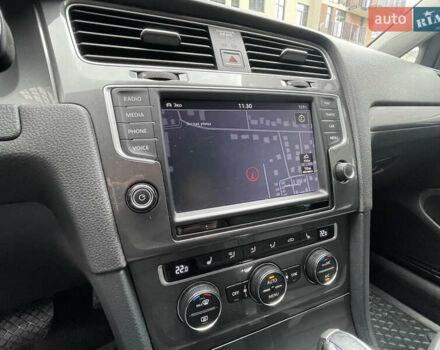 Белый Фольксваген e-Golf, объемом двигателя 0 л и пробегом 91 тыс. км за 8600 $, фото 26 на Automoto.ua