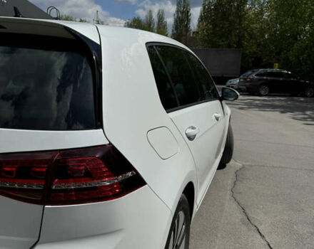Белый Фольксваген e-Golf, объемом двигателя 0 л и пробегом 95 тыс. км за 8900 $, фото 11 на Automoto.ua