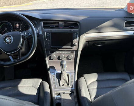 Белый Фольксваген e-Golf, объемом двигателя 0 л и пробегом 124 тыс. км за 8600 $, фото 20 на Automoto.ua