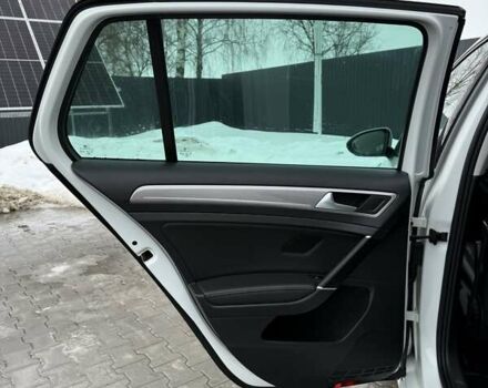 Белый Фольксваген e-Golf, объемом двигателя 0 л и пробегом 80 тыс. км за 10500 $, фото 23 на Automoto.ua