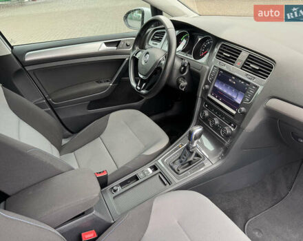 Белый Фольксваген e-Golf, объемом двигателя 0 л и пробегом 127 тыс. км за 10200 $, фото 7 на Automoto.ua