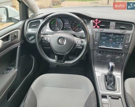 Белый Фольксваген e-Golf, объемом двигателя 0 л и пробегом 128 тыс. км за 8999 $, фото 91 на Automoto.ua