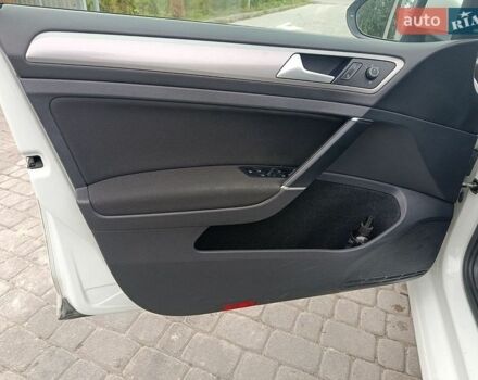 Белый Фольксваген e-Golf, объемом двигателя 0 л и пробегом 181 тыс. км за 8190 $, фото 16 на Automoto.ua