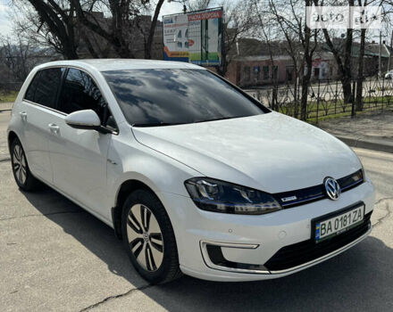 Белый Фольксваген e-Golf, объемом двигателя 0 л и пробегом 106 тыс. км за 11200 $, фото 40 на Automoto.ua