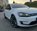 Белый Фольксваген e-Golf, объемом двигателя 0 л и пробегом 118 тыс. км за 11600 $, фото 1 на Automoto.ua