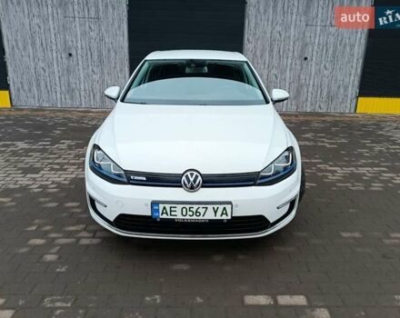 Белый Фольксваген e-Golf, объемом двигателя 0 л и пробегом 118 тыс. км за 11200 $, фото 1 на Automoto.ua