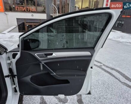 Белый Фольксваген e-Golf, объемом двигателя 0 л и пробегом 143 тыс. км за 9700 $, фото 13 на Automoto.ua
