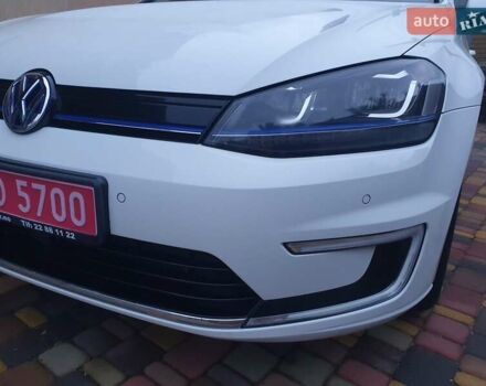 Белый Фольксваген e-Golf, объемом двигателя 0 л и пробегом 130 тыс. км за 8999 $, фото 125 на Automoto.ua