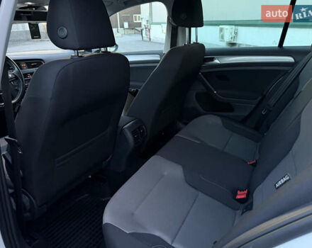 Белый Фольксваген e-Golf, объемом двигателя 0 л и пробегом 85 тыс. км за 8300 $, фото 8 на Automoto.ua