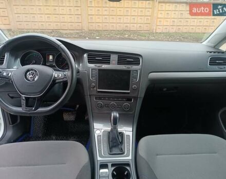 Белый Фольксваген e-Golf, объемом двигателя 0 л и пробегом 118 тыс. км за 11200 $, фото 10 на Automoto.ua