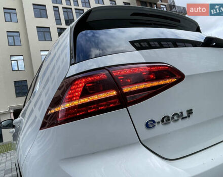 Белый Фольксваген e-Golf, объемом двигателя 0 л и пробегом 91 тыс. км за 8570 $, фото 19 на Automoto.ua