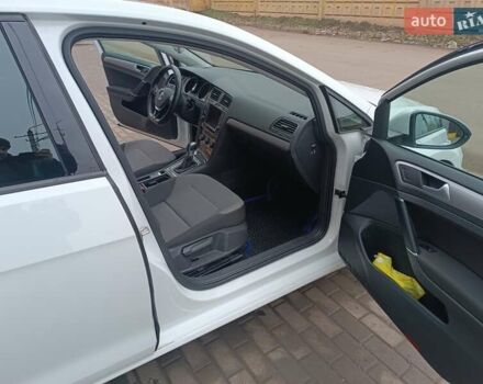 Белый Фольксваген e-Golf, объемом двигателя 0 л и пробегом 118 тыс. км за 11200 $, фото 20 на Automoto.ua