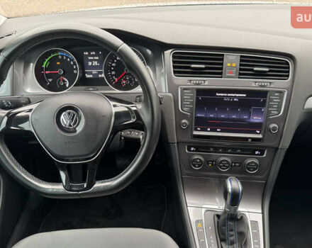 Белый Фольксваген e-Golf, объемом двигателя 0 л и пробегом 127 тыс. км за 10200 $, фото 6 на Automoto.ua
