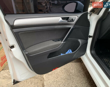Белый Фольксваген e-Golf, объемом двигателя 0 л и пробегом 142 тыс. км за 8100 $, фото 83 на Automoto.ua