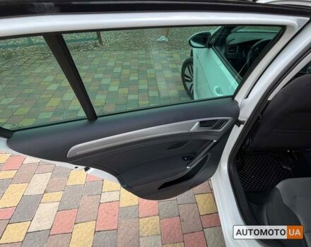 Белый Фольксваген e-Golf, объемом двигателя 24 л и пробегом 130 тыс. км за 11250 $, фото 17 на Automoto.ua