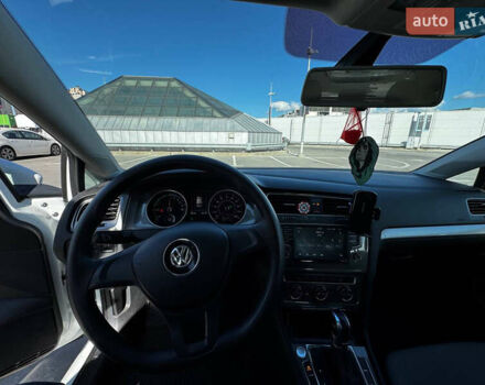 Белый Фольксваген e-Golf, объемом двигателя 0 л и пробегом 88 тыс. км за 8500 $, фото 12 на Automoto.ua