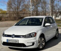 Белый Фольксваген e-Golf, объемом двигателя 0 л и пробегом 35 тыс. км за 9999 $, фото 1 на Automoto.ua