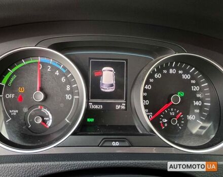 Белый Фольксваген e-Golf, объемом двигателя 24 л и пробегом 130 тыс. км за 11250 $, фото 7 на Automoto.ua