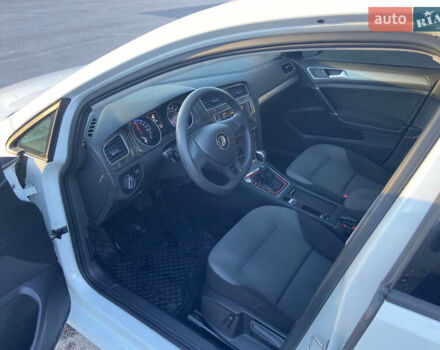 Белый Фольксваген e-Golf, объемом двигателя 0 л и пробегом 113 тыс. км за 9000 $, фото 11 на Automoto.ua