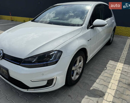 Белый Фольксваген e-Golf, объемом двигателя 0 л и пробегом 186 тыс. км за 9500 $, фото 1 на Automoto.ua