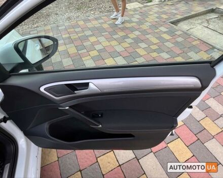Белый Фольксваген e-Golf, объемом двигателя 24 л и пробегом 130 тыс. км за 11250 $, фото 10 на Automoto.ua