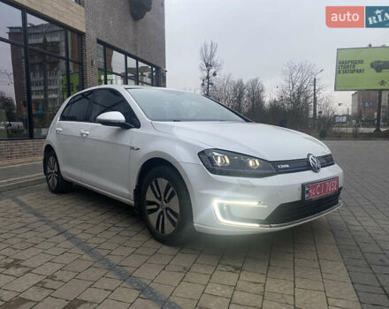 Белый Фольксваген e-Golf, объемом двигателя 0 л и пробегом 153 тыс. км за 8199 $, фото 5 на Automoto.ua