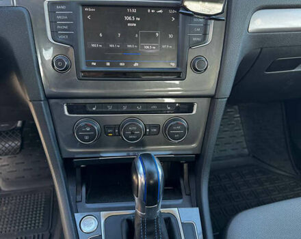 Белый Фольксваген e-Golf, объемом двигателя 0 л и пробегом 88 тыс. км за 8500 $, фото 13 на Automoto.ua