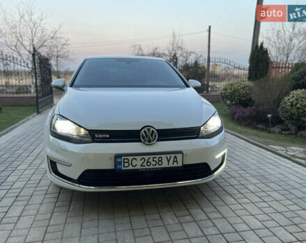 Белый Фольксваген e-Golf, объемом двигателя 0 л и пробегом 103 тыс. км за 11300 $, фото 1 на Automoto.ua