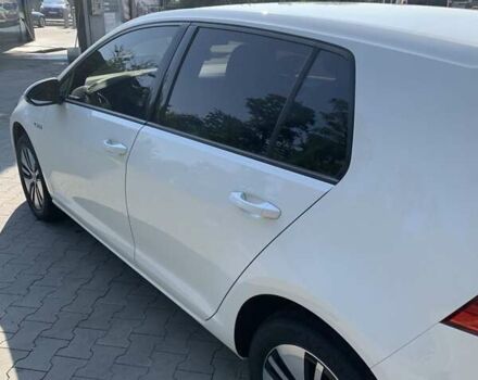Белый Фольксваген e-Golf, объемом двигателя 0 л и пробегом 82 тыс. км за 10300 $, фото 1 на Automoto.ua