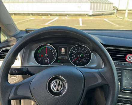 Белый Фольксваген e-Golf, объемом двигателя 0 л и пробегом 88 тыс. км за 8500 $, фото 11 на Automoto.ua