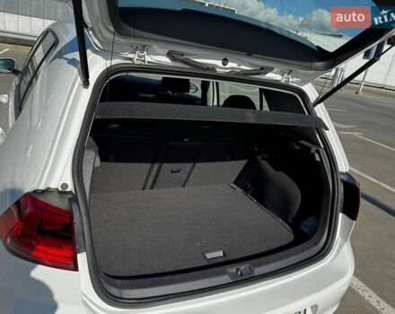 Белый Фольксваген e-Golf, объемом двигателя 0 л и пробегом 88 тыс. км за 8500 $, фото 19 на Automoto.ua