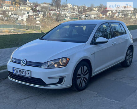 Белый Фольксваген e-Golf, объемом двигателя 0 л и пробегом 49 тыс. км за 11900 $, фото 1 на Automoto.ua