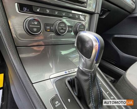 Белый Фольксваген e-Golf, объемом двигателя 24 л и пробегом 130 тыс. км за 11250 $, фото 9 на Automoto.ua