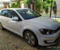 Белый Фольксваген e-Golf, объемом двигателя 0 л и пробегом 60 тыс. км за 15000 $, фото 1 на Automoto.ua