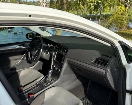 Белый Фольксваген e-Golf, объемом двигателя 0 л и пробегом 140 тыс. км за 9450 $, фото 10 на Automoto.ua