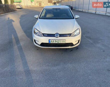 Белый Фольксваген e-Golf, объемом двигателя 0 л и пробегом 113 тыс. км за 9000 $, фото 2 на Automoto.ua