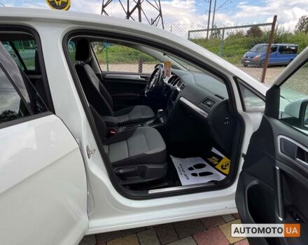 Белый Фольксваген e-Golf, объемом двигателя 24 л и пробегом 130 тыс. км за 11250 $, фото 12 на Automoto.ua
