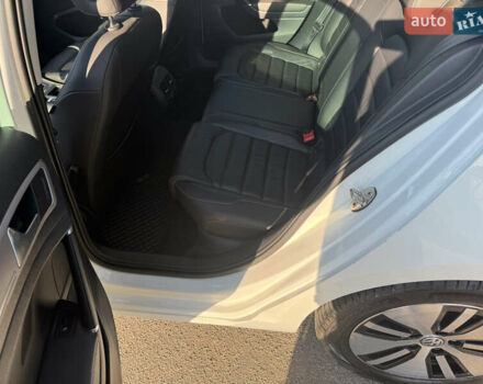 Белый Фольксваген e-Golf, объемом двигателя 0 л и пробегом 132 тыс. км за 10500 $, фото 8 на Automoto.ua