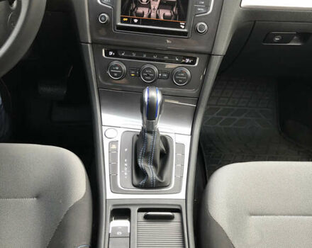 Белый Фольксваген e-Golf, объемом двигателя 0 л и пробегом 40 тыс. км за 12000 $, фото 3 на Automoto.ua