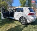 Белый Фольксваген e-Golf, объемом двигателя 0 л и пробегом 62 тыс. км за 11200 $, фото 3 на Automoto.ua