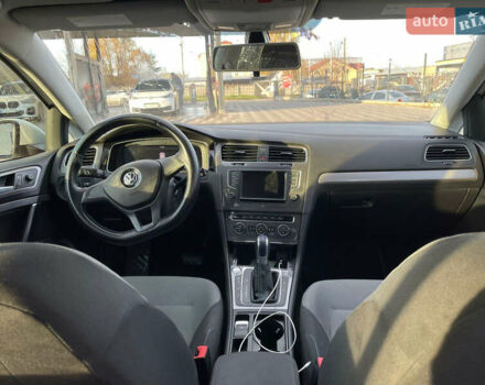 Белый Фольксваген e-Golf, объемом двигателя 0 л и пробегом 102 тыс. км за 7100 $, фото 14 на Automoto.ua