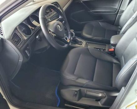 Білий Фольксваген e-Golf, об'ємом двигуна 0 л та пробігом 93 тис. км за 9100 $, фото 13 на Automoto.ua