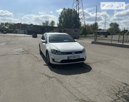 Белый Фольксваген e-Golf, объемом двигателя 0 л и пробегом 107 тыс. км за 10900 $, фото 11 на Automoto.ua