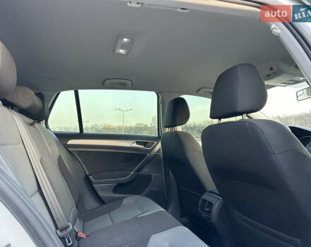Белый Фольксваген e-Golf, объемом двигателя 0 л и пробегом 92 тыс. км за 7999 $, фото 25 на Automoto.ua